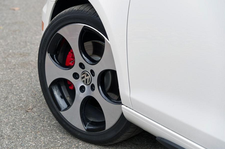 Volkswagen Golf GTi 2012 года  (фото 33 из 48)